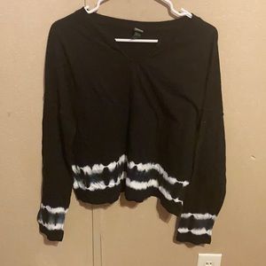 Black cropped long sleeve shirt